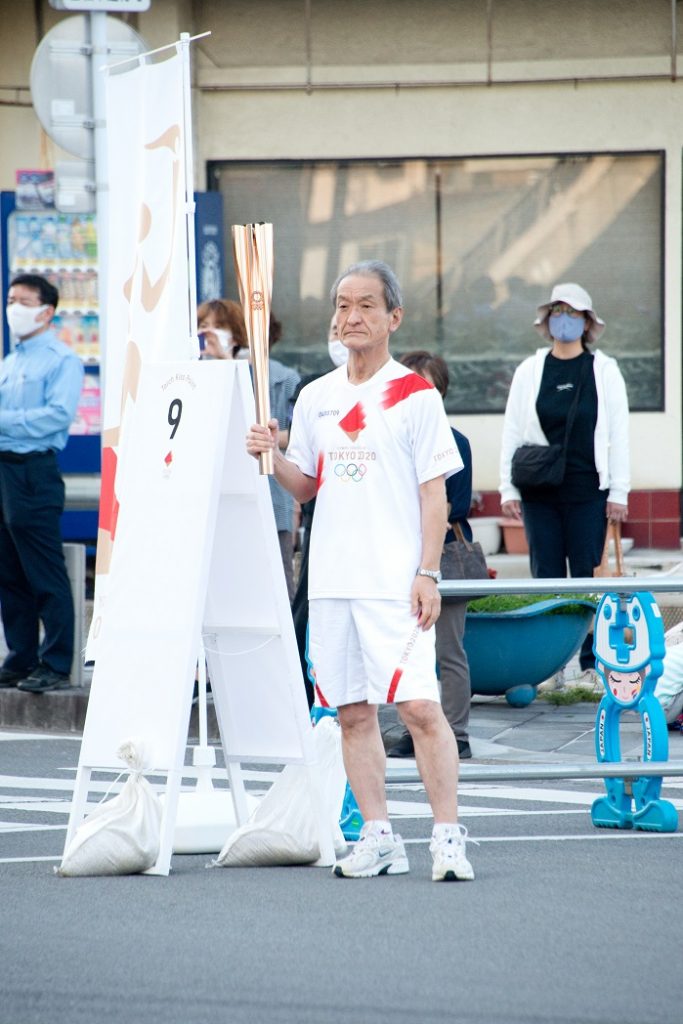 湯口院長・学長が東京2020オリンピック聖火ランナーとして走行しました