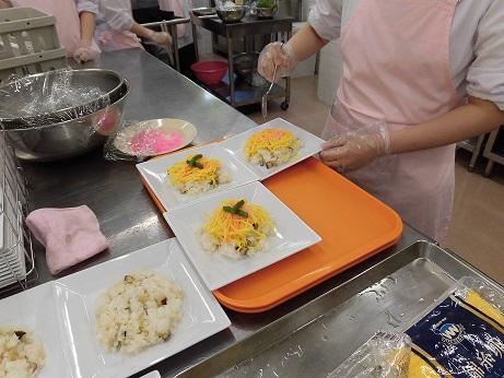 （6/30、7/7実施）給食経営管理実習での給食提供（食生活健康学科）