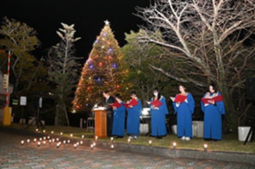 クリスマスツリー点灯式を行いました - 活水女子大学